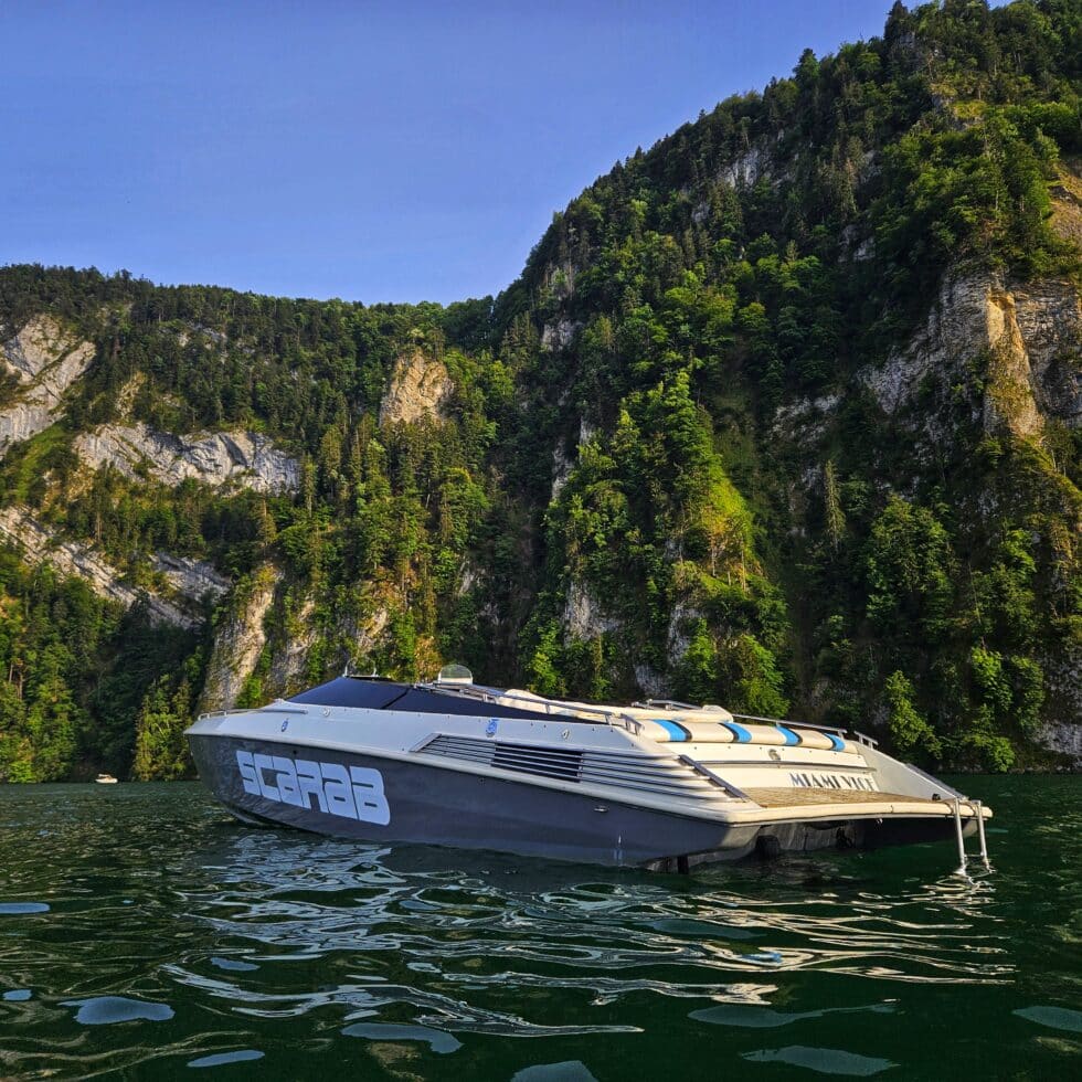 Miami Vice Boot auf dem Vierwaldstättersee bei Luzern